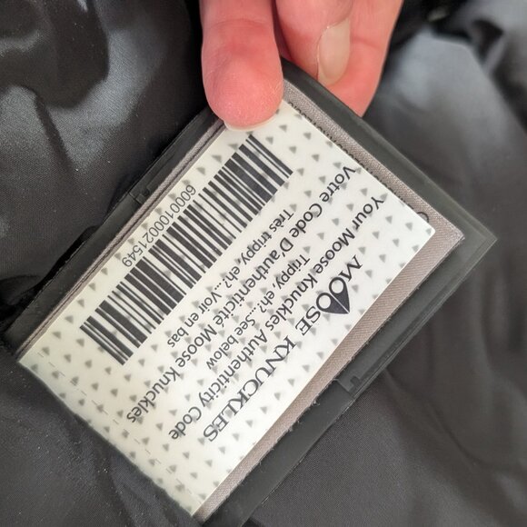 Moose Knuckles genuine parka with blue fox - Picture 11 of 12